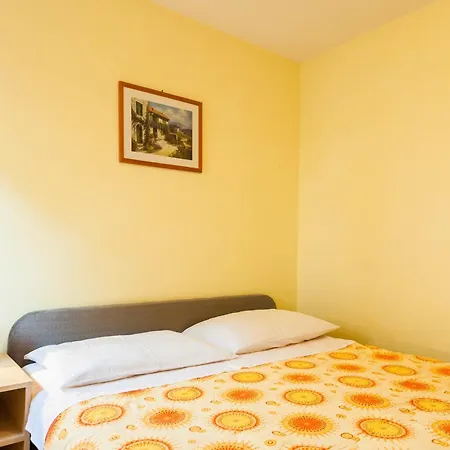 Cozy In Zadar With Sea And Mountain Views Apartment Vinjerac