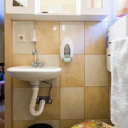 Cozy In Zadar With Sea And Mountain Views Apartment Vinjerac
