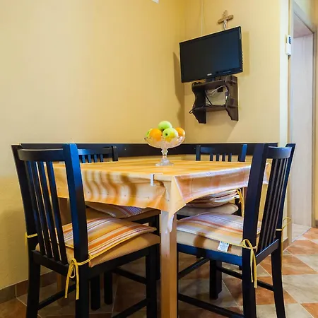 Apartment Cozy In Zadar With Sea And Mountain Views Vinjerac